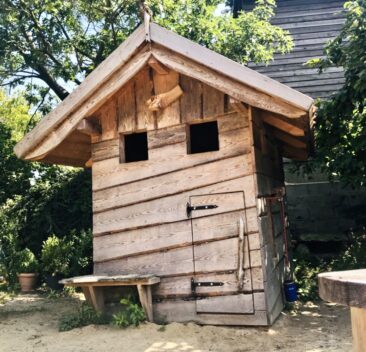 Spielhaus aus Holz für Kinder